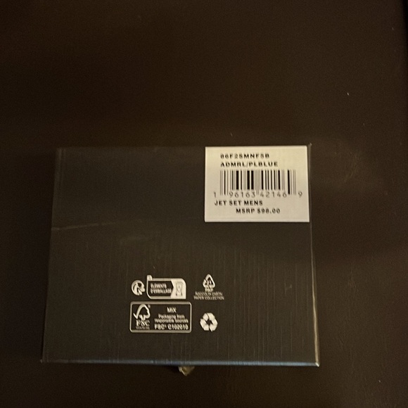 Beautiful new Michael Kors slim bifold wallet - Picture 3 of 3